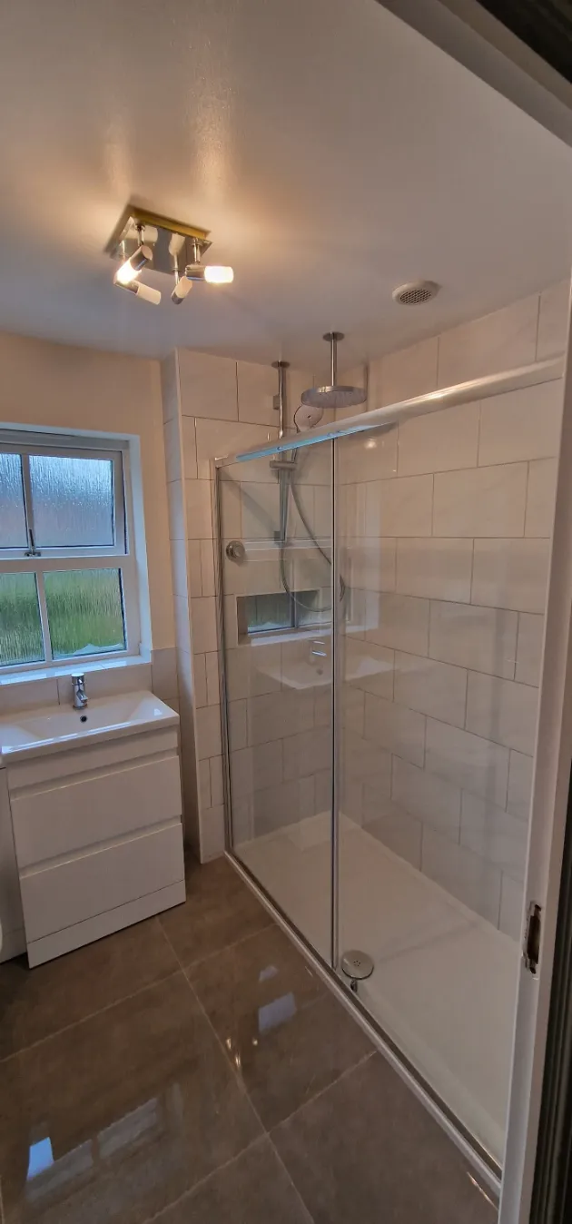 Minimalist Shower Room - Oakley